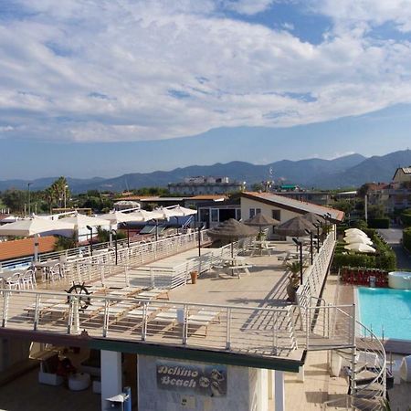 Hotel Delfino Marina Di Carrara Kültér fotó