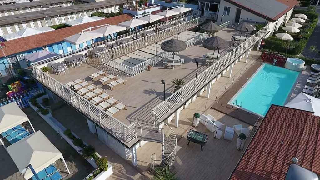 Hotel Delfino Marina Di Carrara Kültér fotó