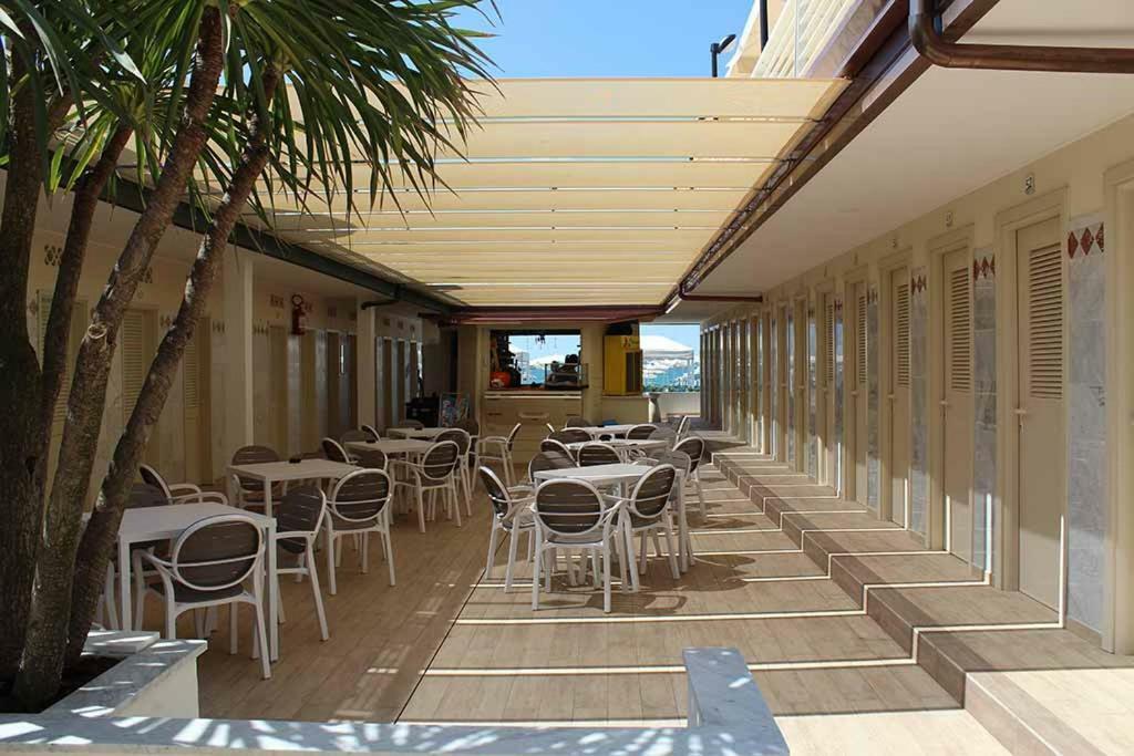 Hotel Delfino Marina Di Carrara Kültér fotó