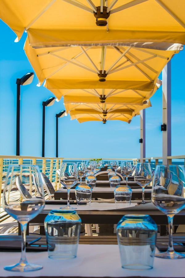 Hotel Delfino Marina Di Carrara Kültér fotó