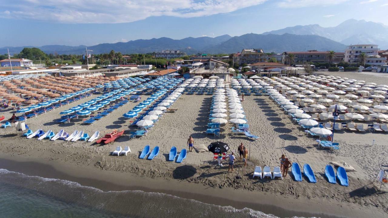 Hotel Delfino Marina Di Carrara Kültér fotó