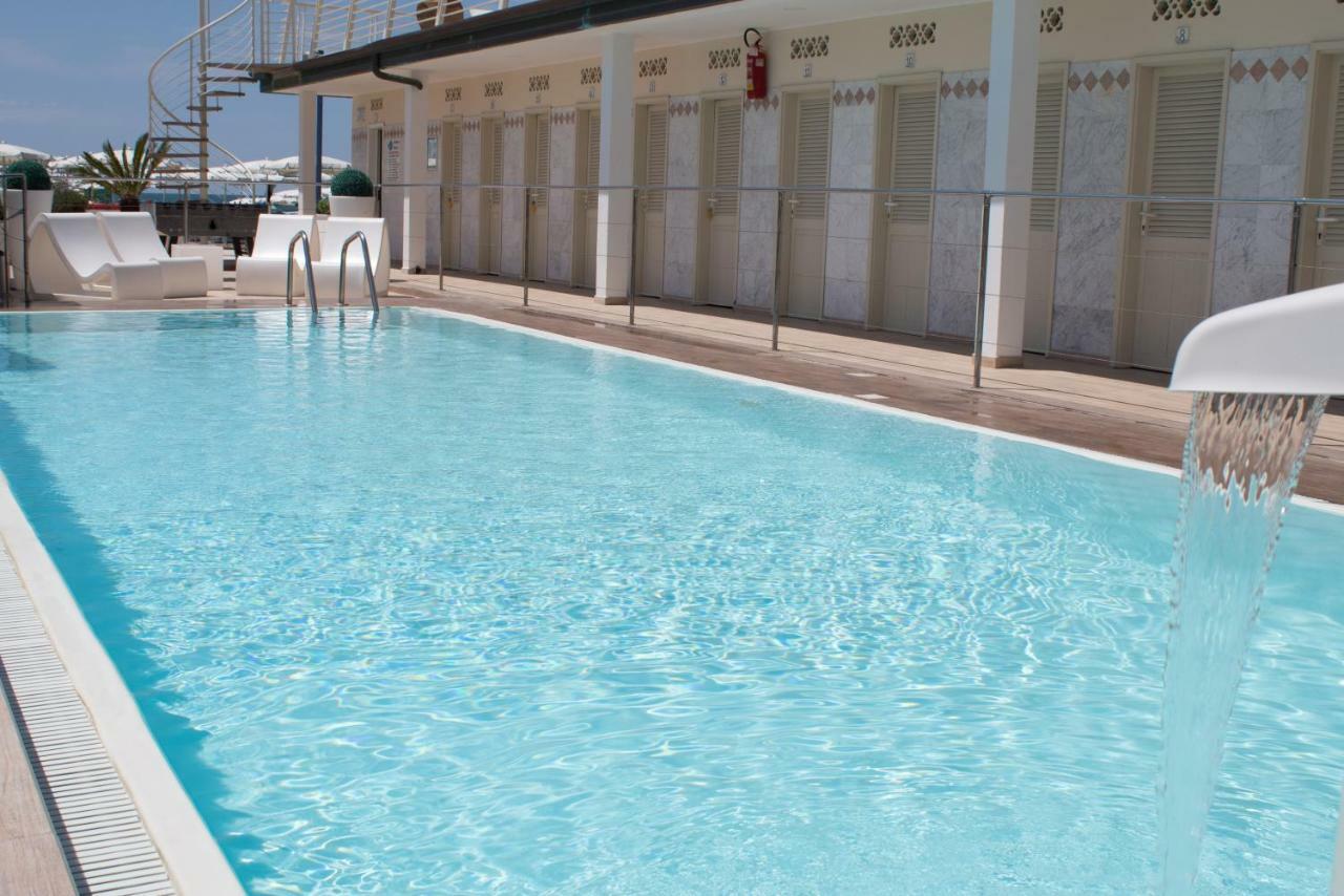 Hotel Delfino Marina Di Carrara Kültér fotó